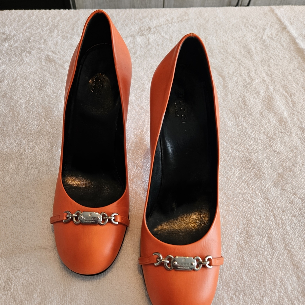 Gucci Vibrant Orange Heels with Metallic GUCCI Detail
